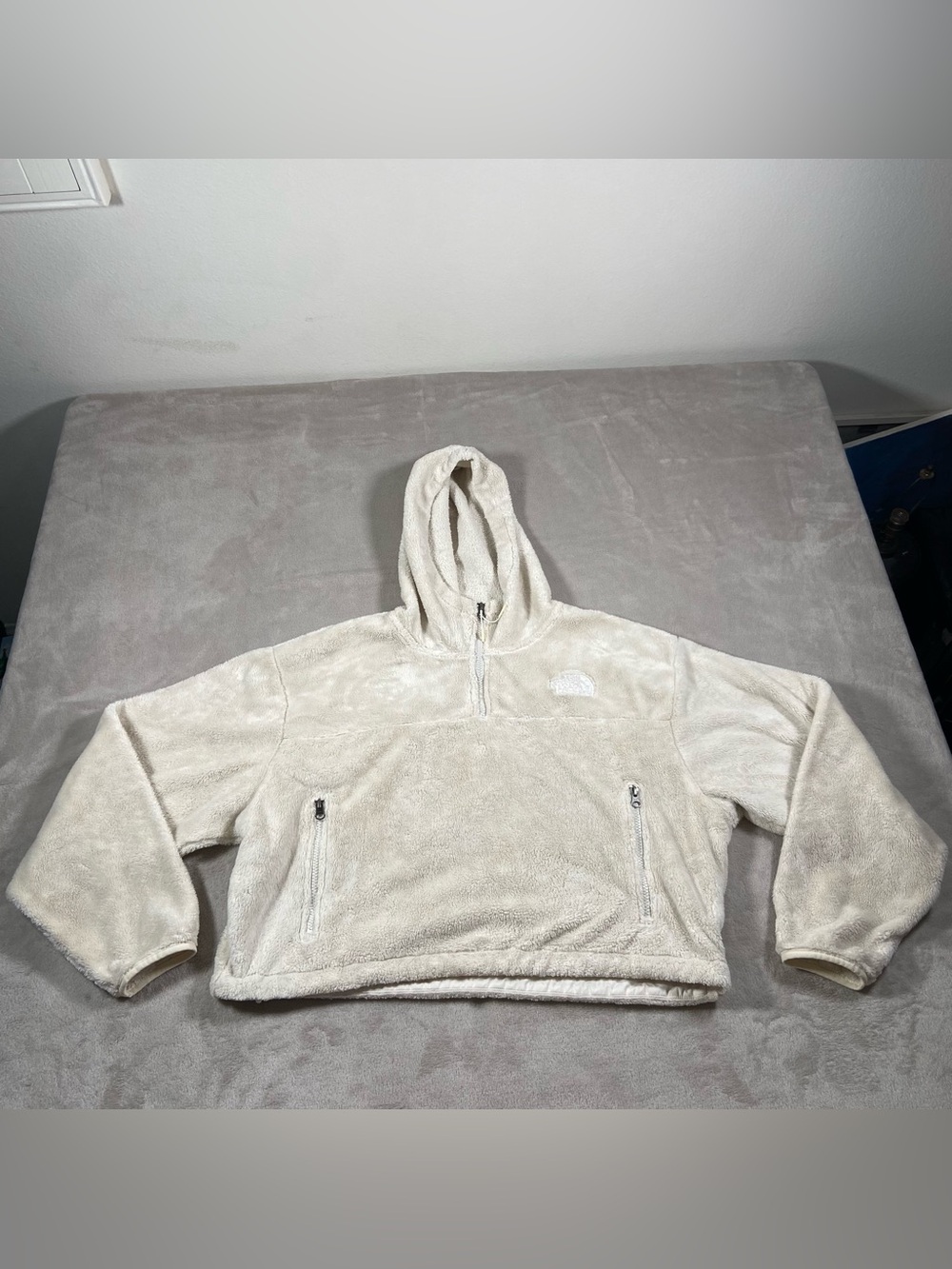 The North Face Osito XL Quarter Zip Cropped Hoodie Beige Off White Northface